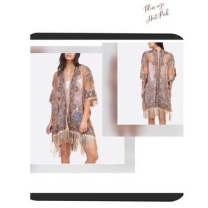 New 🌞Beautifully detailed chic kimono. Golden …